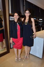 Raveena Tandon at Poonam Soni_s Platinum collection in Breach Candy on 6th Sept 2012 (103).JPG